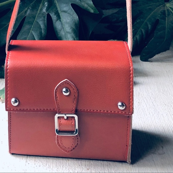 Zara Handbags - ZARA Girls faux leather box purse.